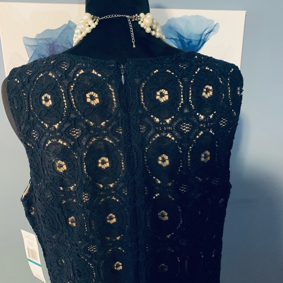 Sharagno Dress
Navy/Nude lace Dress. Sleeveless Size  16 . NWT . - Picture 3 of 6